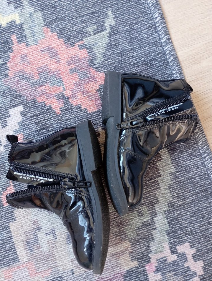 Parlak Siyah Kız Çocuk Kauçuk Bot - Görsel 5