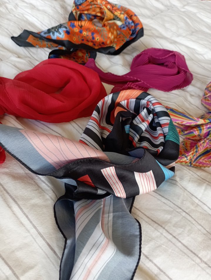 Renkli Pilili Kadın Fular - Görsel 3