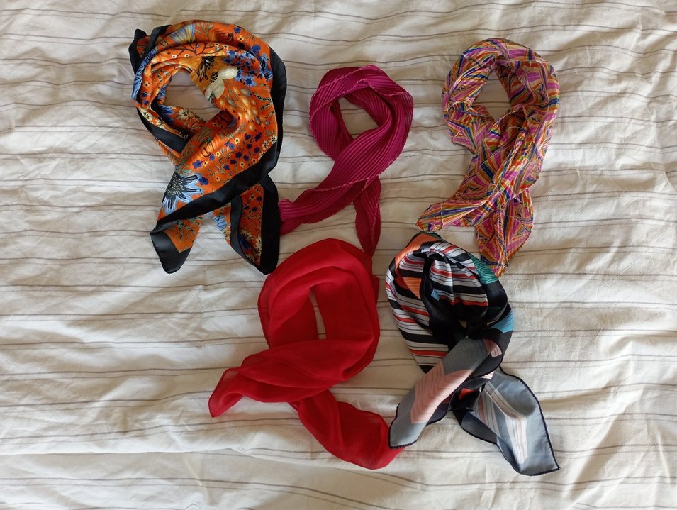 Renkli Pilili Kadın Fular - Görsel 2