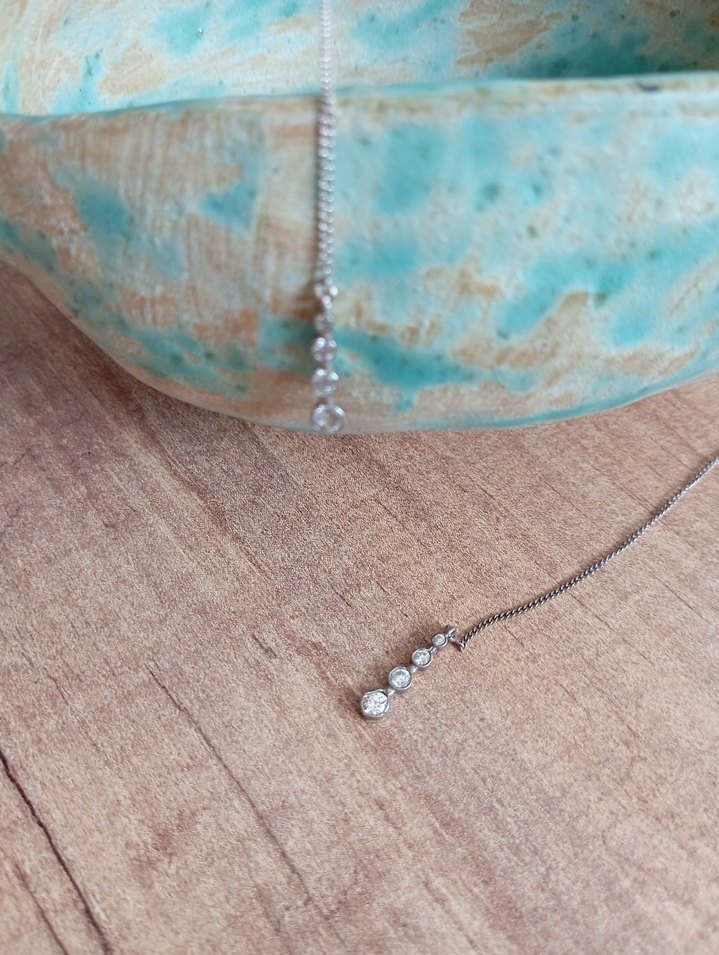 Zincir Detaylı Uzun Minimalist Küpe - Görsel 2