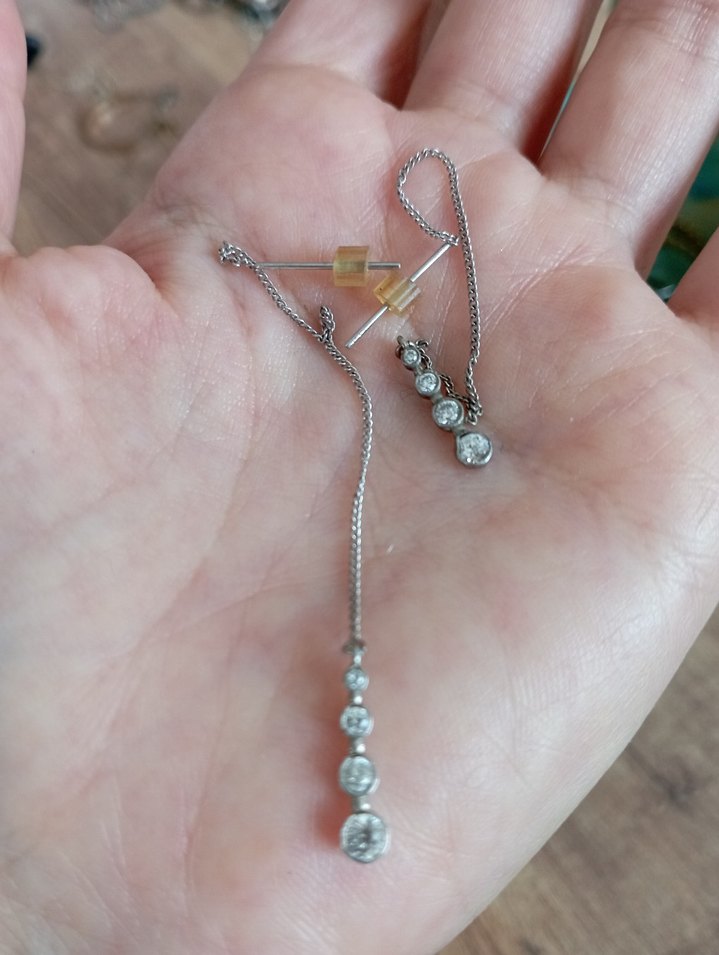 Zincir Detaylı Uzun Minimalist Küpe - Görsel 3