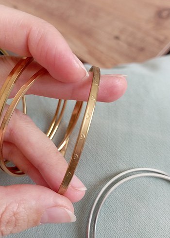 Esnek Altın Renkli Minimalist Bilezik - Görsel 5