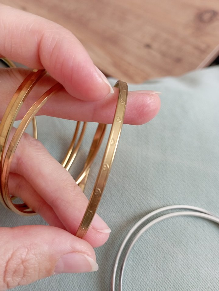 Esnek Altın Renkli Minimalist Bilezik - Görsel 5