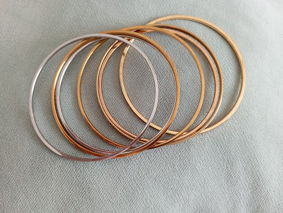 Esnek Altın Renkli Minimalist Bilezik - Görsel 4