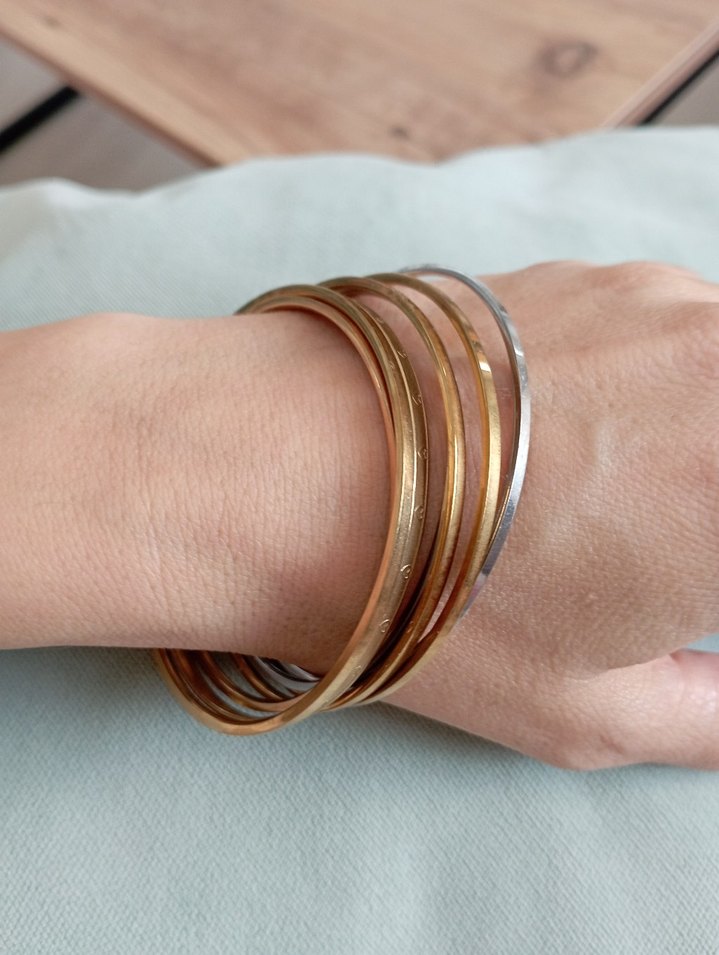 Esnek Altın Renkli Minimalist Bilezik - Görsel 3