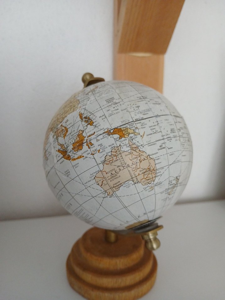 Bej Mini Dünya Figürü - Görsel 2