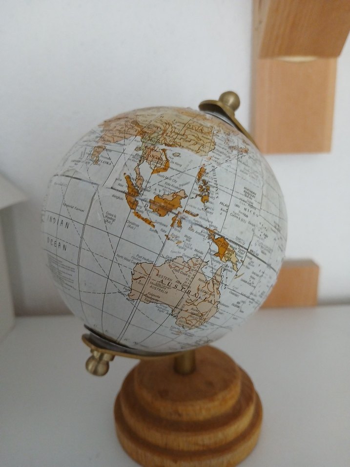 Bej Mini Dünya Figürü - Görsel 4