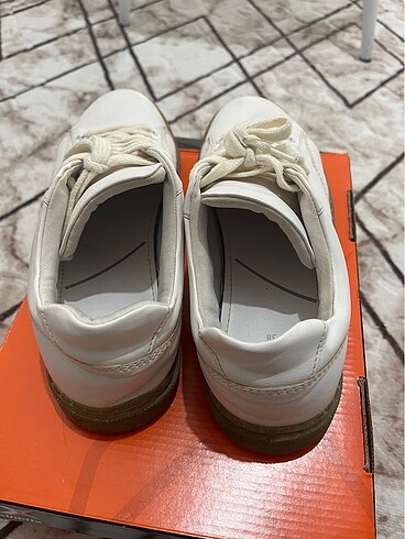 38 Beden beyaz Renk Bershka ayakkabı