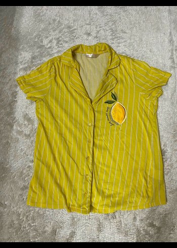 Sarı Düğmeli Kısa Kollu pijama ustu
