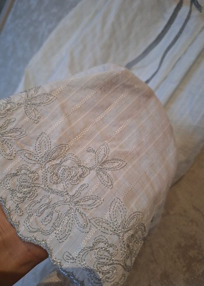 İpekyol gümüş işlemeli şık diz altı elbise - Görsel 4