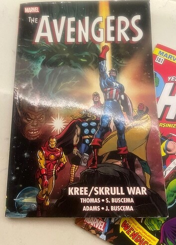 The Avengers kree skrull war İngilizce çizgi roman 