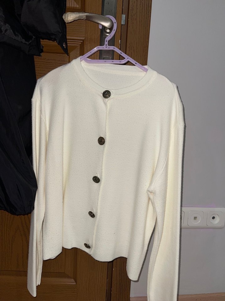 Düğmeli Beyaz Kadın Hırka - Görsel 2