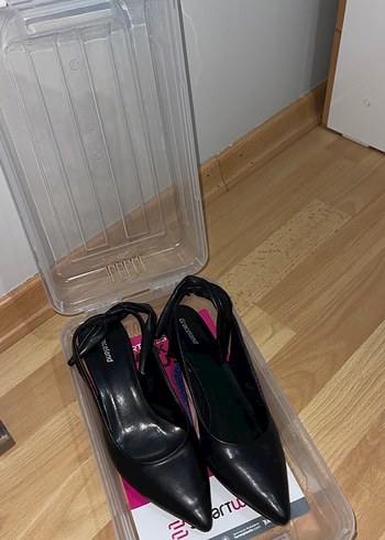 Tokalı Siyah İnce Topuklu Kadın Ayakkabı - Görsel 2