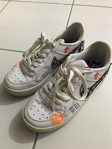 Nike beyaz desenli spor ayakkabı