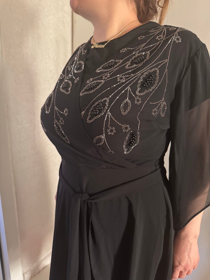 Nakışlı Siyah V Yaka Uzun Elbise - Görsel 2