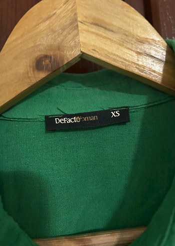 Düğmeli Yeşil Kısa Kollu Keten Gömlek - Görsel 4