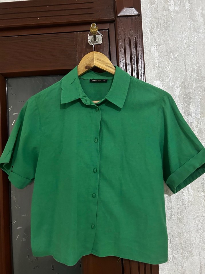 Düğmeli Yeşil Kısa Kollu Keten Gömlek - Görsel 2
