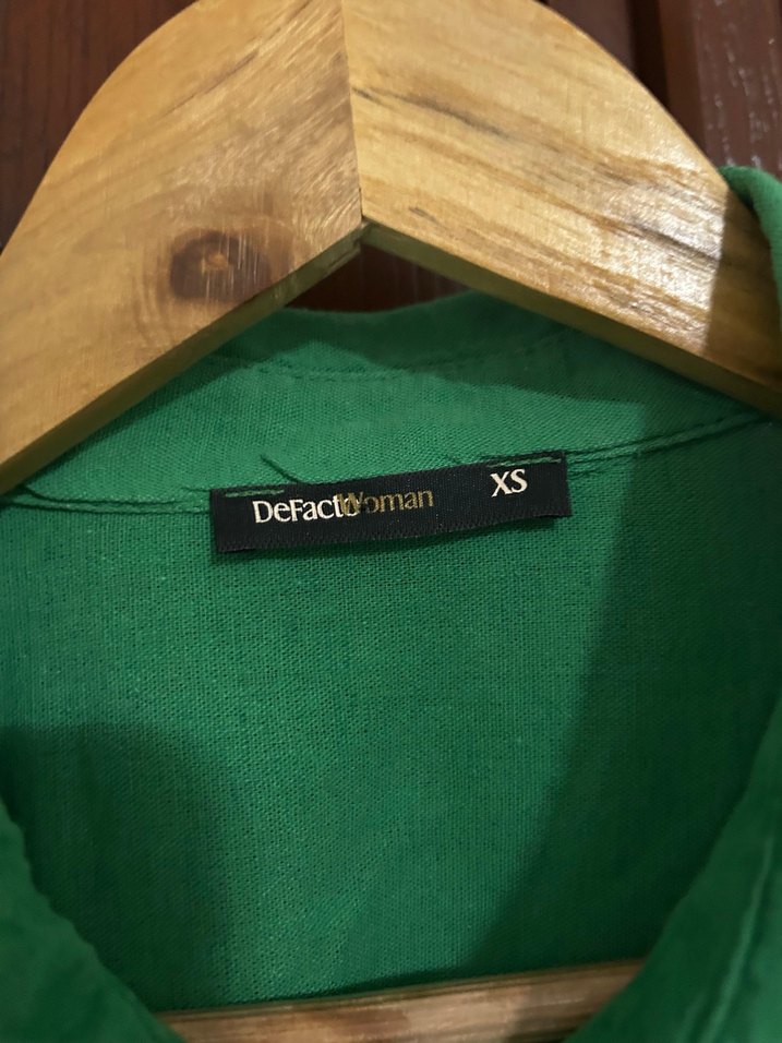 Düğmeli Yeşil Kısa Kollu Keten Gömlek - Görsel 4