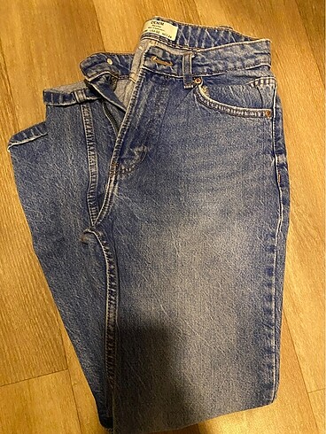 BERSHKA mom jean