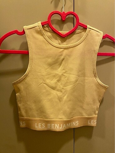 Les benjamins crop