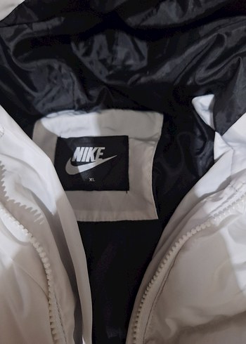 Nike Kapüşonlu Siyah Beyaz Erkek Mont - Görsel 2