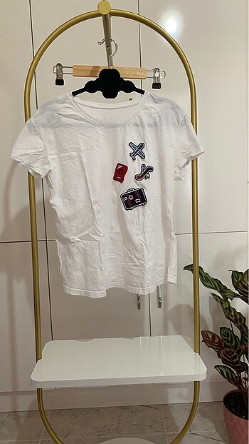 Beyaz tişört