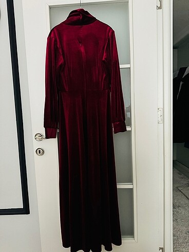 38 Beden bordo Renk 38 beden uzun kadife elbise yenidir