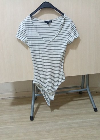 V Yaka Kısa Kollu Çizgili Kadın Body