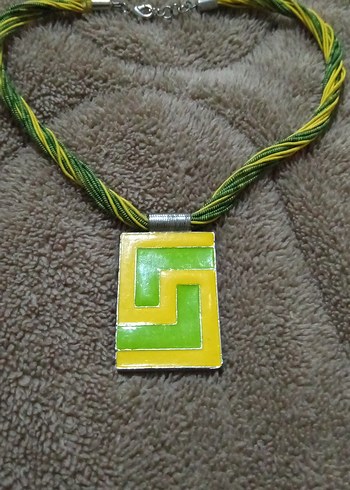 Koton Geometrik Desenli Yesil Sari Kordonlu Kolye