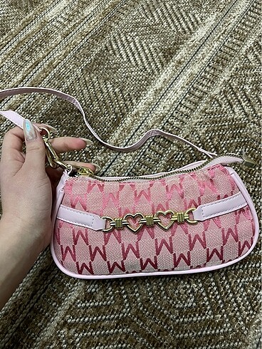 pembe çanta