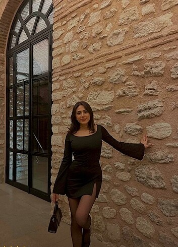 Uzun kollu yan yırtmaçlı mini elbise