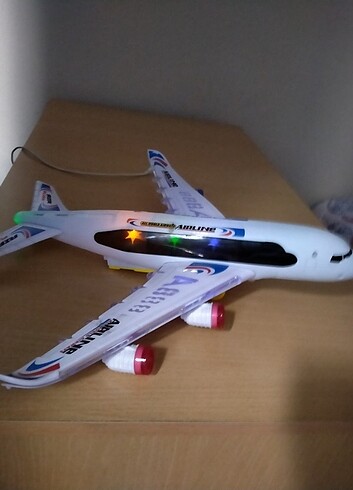 ışıklı sesli hareket eden uçak oyuncak