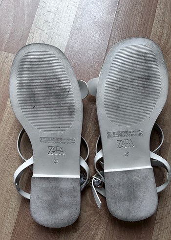 Çiçek Detaylı Beyaz Kadın Dolgu Sandalet - Görsel 2