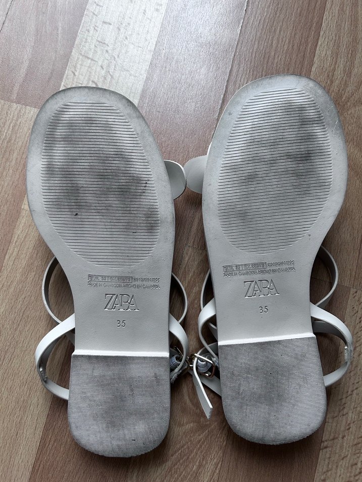 Çiçek Detaylı Beyaz Kadın Dolgu Sandalet - Görsel 2