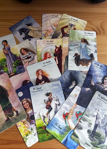 The Celtic Goddess Oracle Deck - 52 Kart ve Kitap - Görsel 6