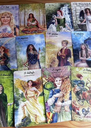 The Celtic Goddess Oracle Deck - 52 Kart ve Kitap - Görsel 4
