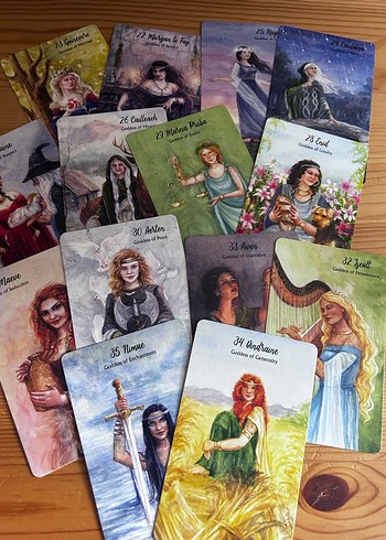 The Celtic Goddess Oracle Deck - 52 Kart ve Kitap - Görsel 5
