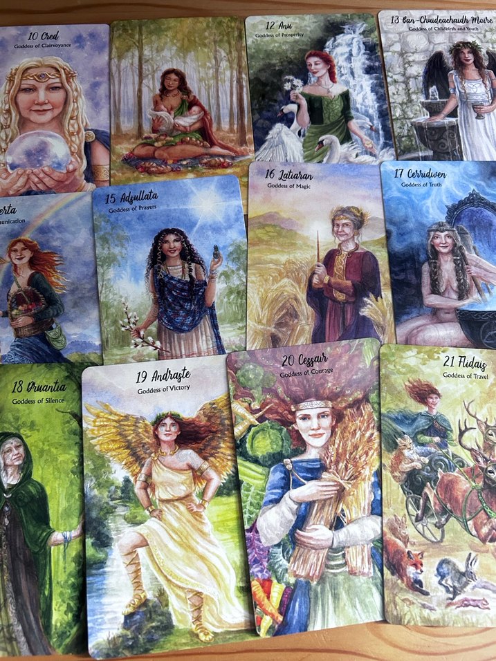 The Celtic Goddess Oracle Deck - 52 Kart ve Kitap - Görsel 4