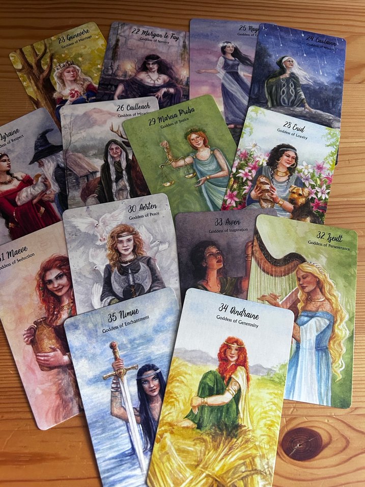 The Celtic Goddess Oracle Deck - 52 Kart ve Kitap - Görsel 5