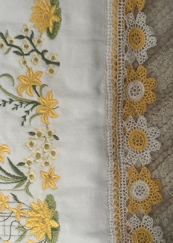 Sarı İşlemeli Havlu - Görsel 2