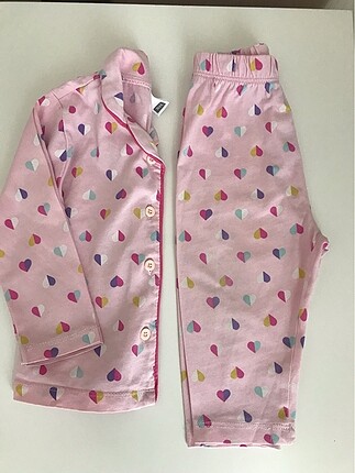 Bebek pijama takımı ve ayakkabı