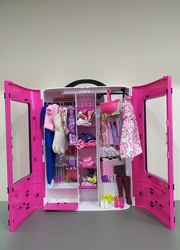 Barbie Barbie Dolap evi