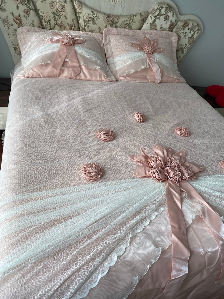 Nakışlı Pudra Pembe Yatak Örtüsü - Görsel 2