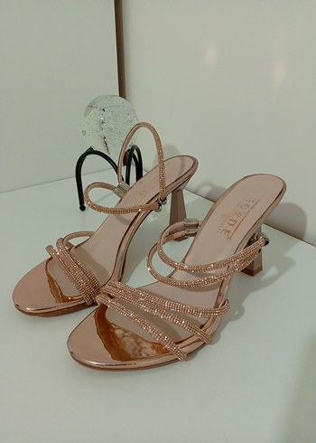 Diğer Altın Renkli Sequinsli Stiletto Topuklu Kadın Ayakkabı