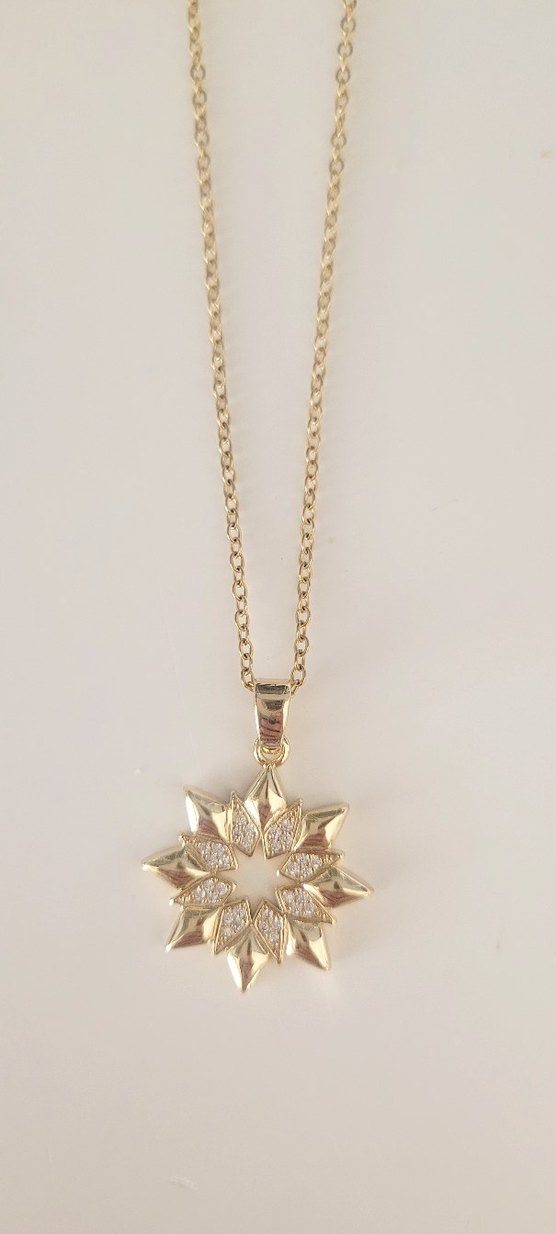 Altın Renk Çiçek Detaylı Kadın Kolye - Görsel 2