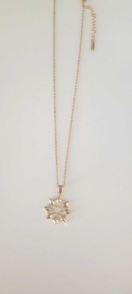 Altın Renk Çiçek Detaylı Kadın Kolye - Görsel 3