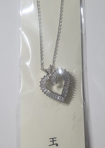 Zincir Detaylı Gümüş Renk Kalp Kolye - Görsel 2