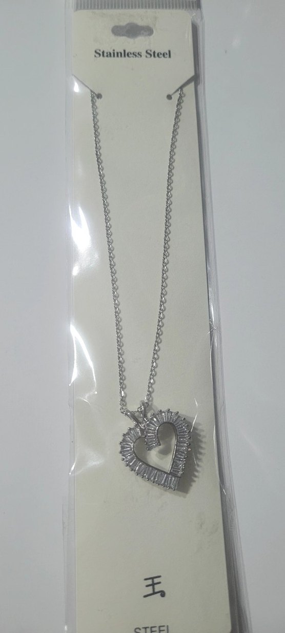 Zincir Detaylı Gümüş Renk Kalp Kolye - Görsel 3