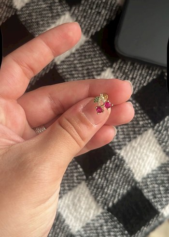 Gri Minimalist Kadın Piercing - Görsel 3