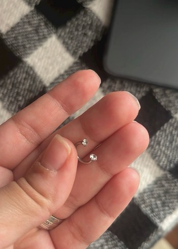 Gri Minimalist Kadın Piercing - Görsel 2